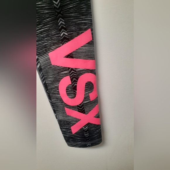 Black & grey patterned Victoria's Secret leggings - size small short - Picture 4 of 7